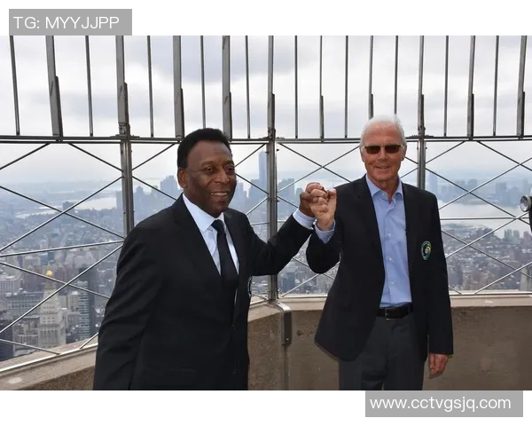 与足球明星亲密合影的完美时刻 捕捉球场传奇背后的精彩瞬间