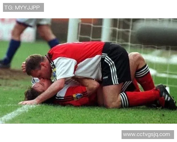 中国足球明星素描艺术作品展现球场英姿与激情