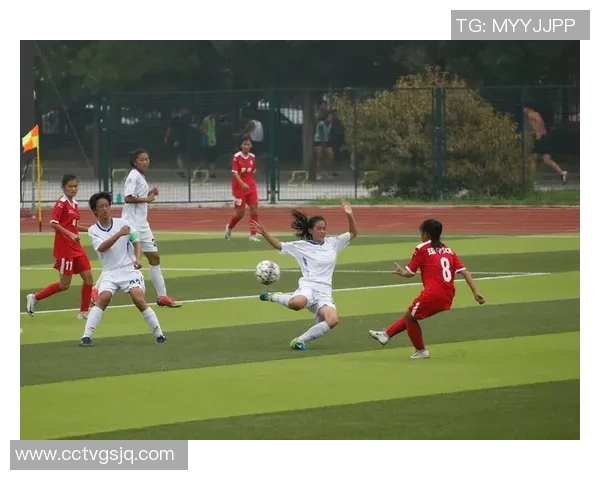 全球足球巨星汇聚一堂 各国球员激情展示精彩瞬间