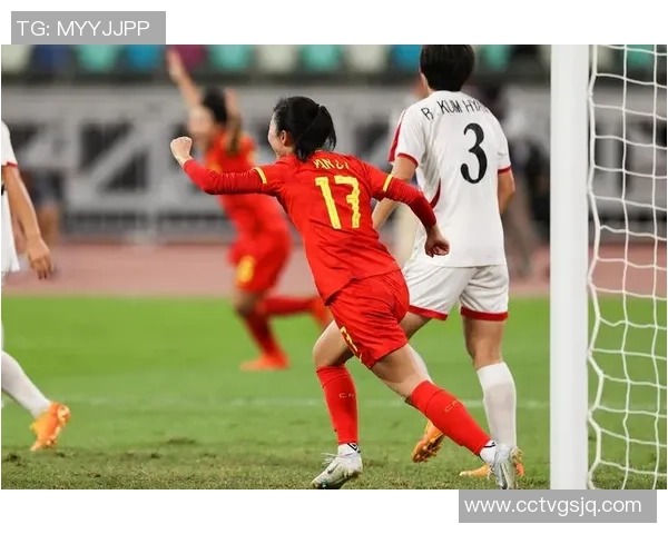 朝鲜女足球星闪耀绿茵场展现坚毅拼搏精神引领球队奋勇前行